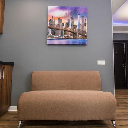 Lux Apartment Near Arena City Kiev Eksteriør billede