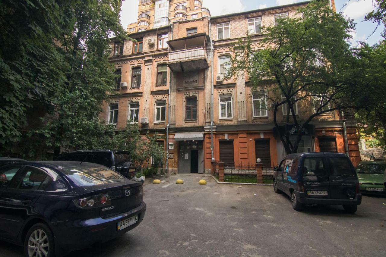 Lux Apartment Near Arena City Kiev Eksteriør billede