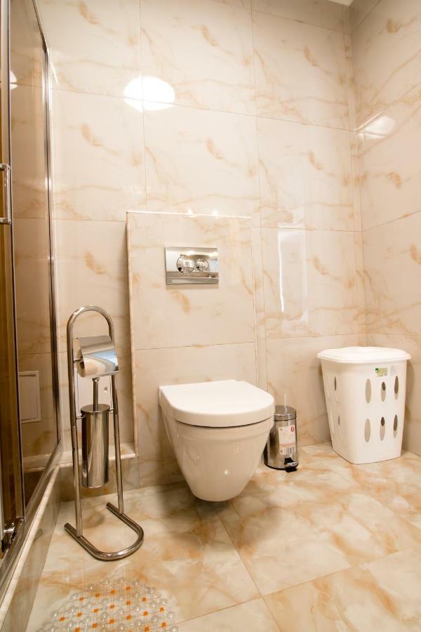 Lux Apartment Near Arena City Kiev Eksteriør billede